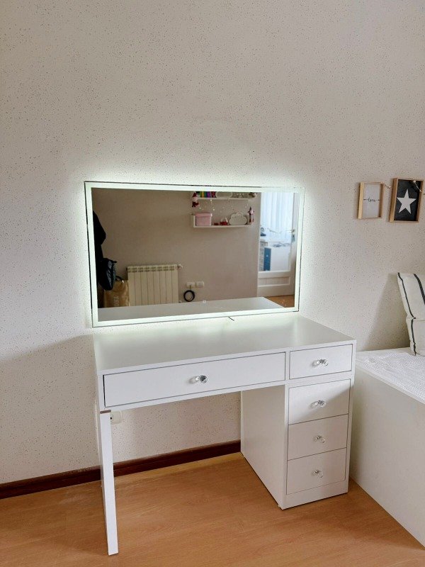 Producto - Maquillador con espejo LED