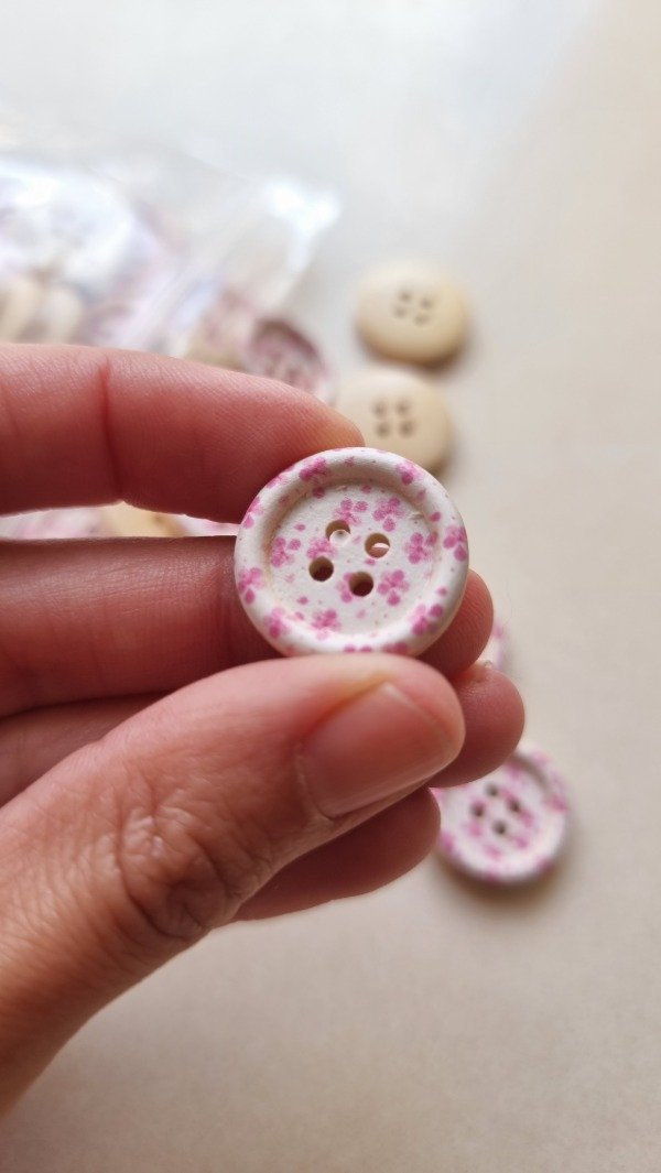 Producto - Botón redonde madera 20mm modelo 9