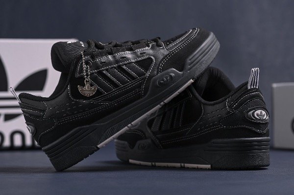 Producto - Adi 2.000 black, linea blanca