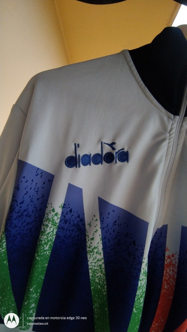Vélez Sarsfield - Campera de salida / Prematch 2023 — imagen 4