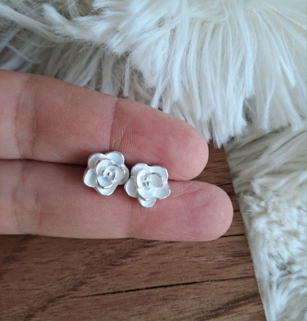 Producto - AQA0195 Aro Flor Esmaltado Blanco chico