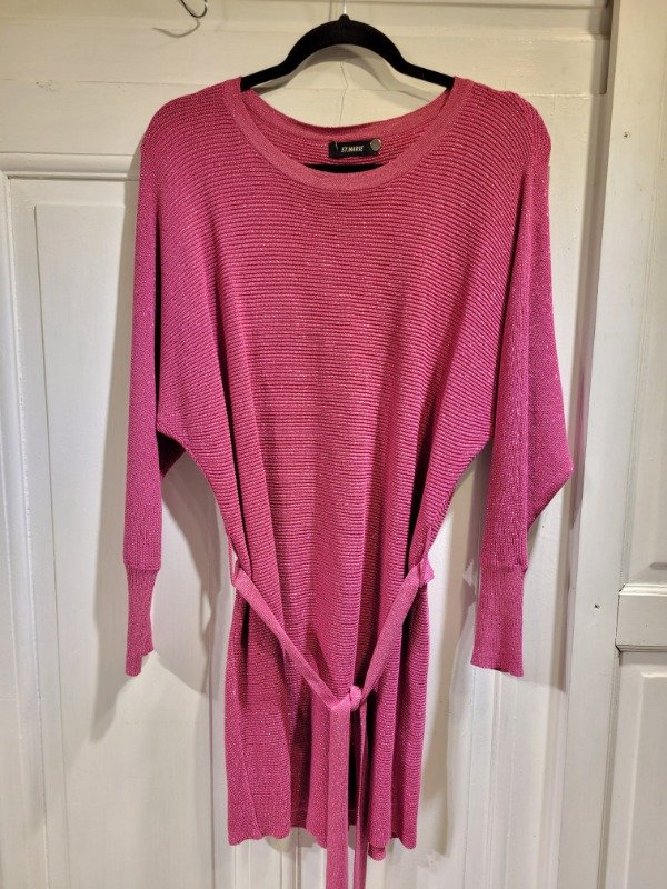 Producto - Sweater ST MARIE largo fucsia con brillos Talle Único - PRECIO: 50X
