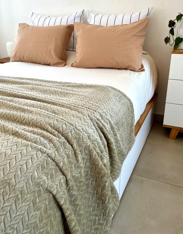 Producto - MANTA POLAR TRIGAL (verde seco)