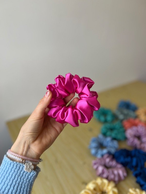 Producto - Scrunchie satén fucsia - 0