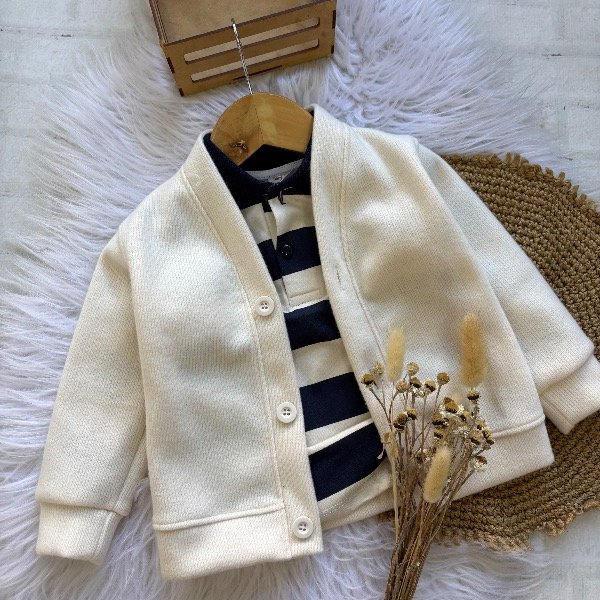 Producto - Cardigan de bebe color crudo talles hasta el 5