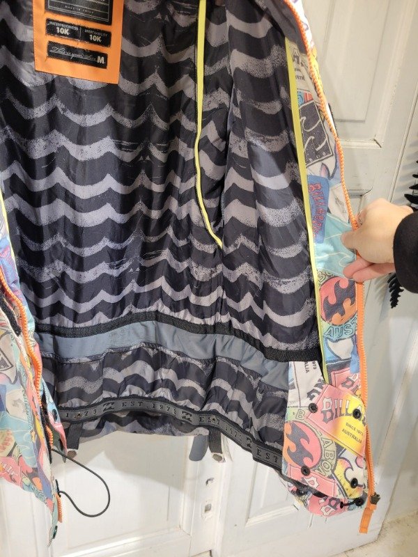 Producto - Campera de ski BILLABONG estampada graffitis colores- Talle S/M- PRECIO: 334x - 4