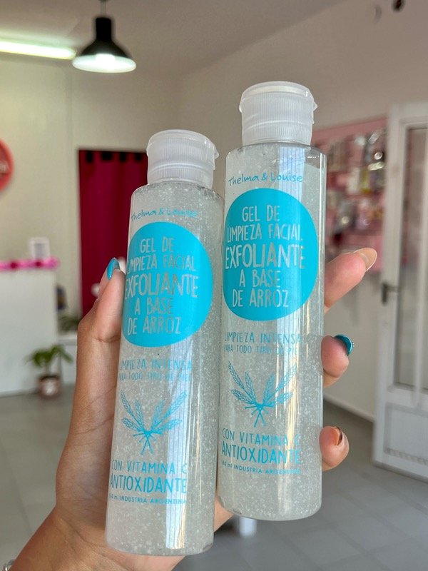 Producto - Gel de Limpieza Facial Exfoliante con Vitamina C - Thelma y Louise