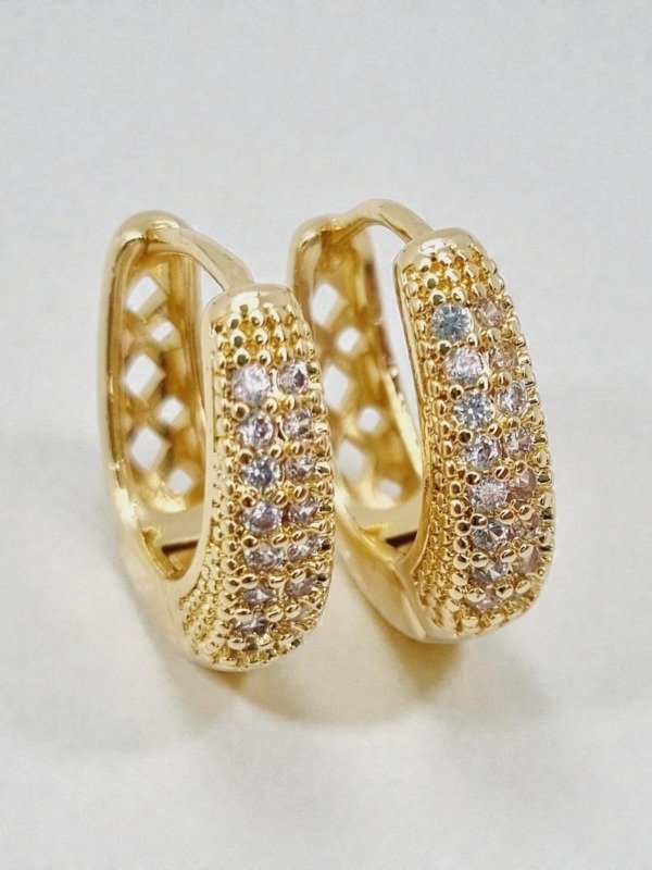 Producto - Aros acero dorado argollita text strass y calad Luz