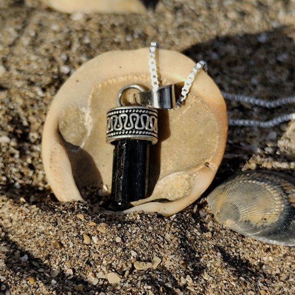 Producto - Turmalina Negra con calota labrada