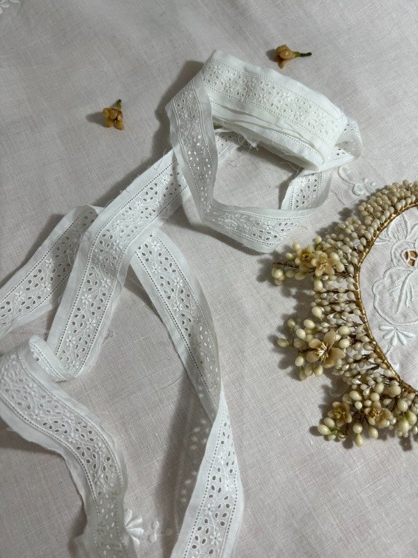 Producto - Vasta puntilla broderie blanca