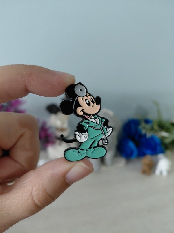 Producto - Pin metalizado - Mickey enfermero #1757
