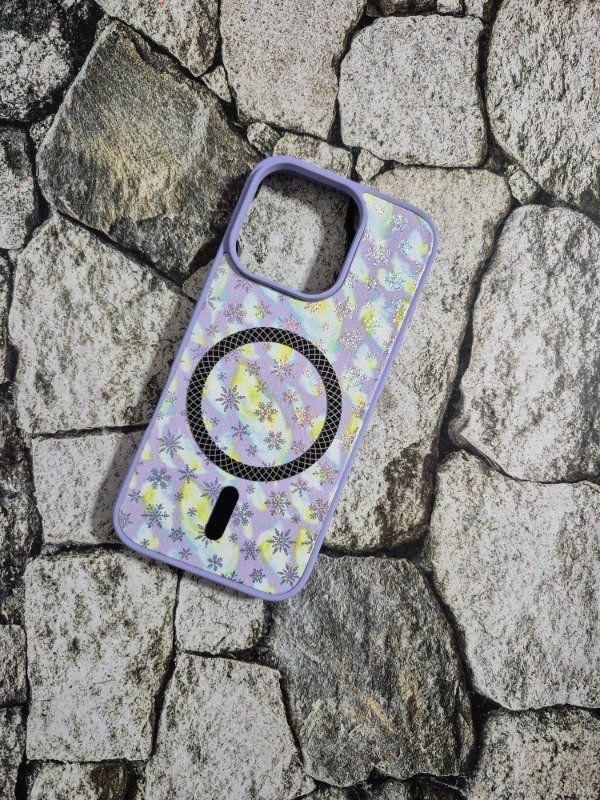 Producto - Funda rígida MagSafe diseño invierno Iphone 16 Pro lila