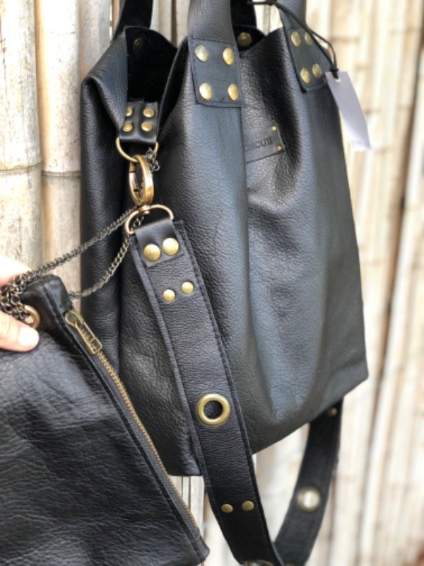 Producto - Cartera en cuero negra con sobre
