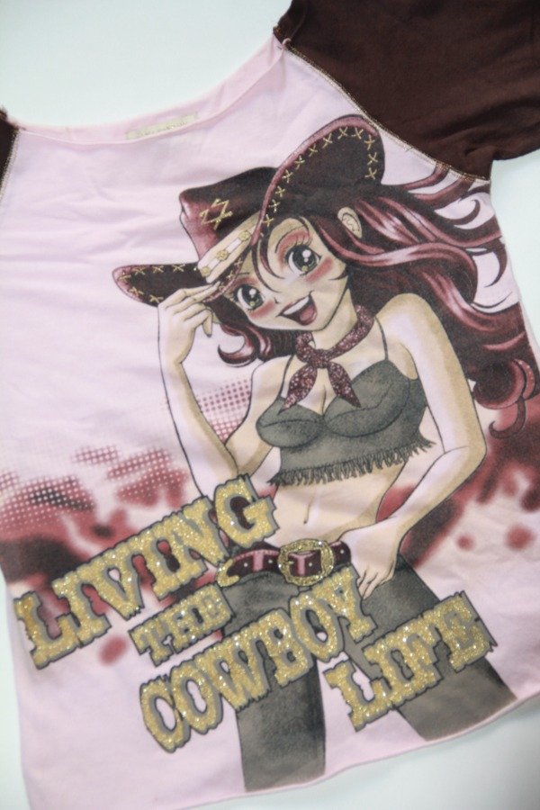 Producto - Y2K cowgirl anime sparkle Ricky Sarkany tee.