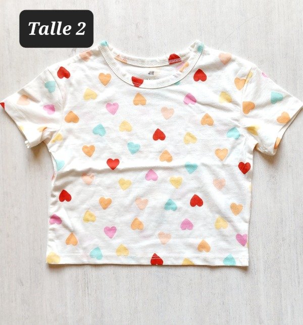 Remera manga corta HyM talle 2 corazones — imagen 2