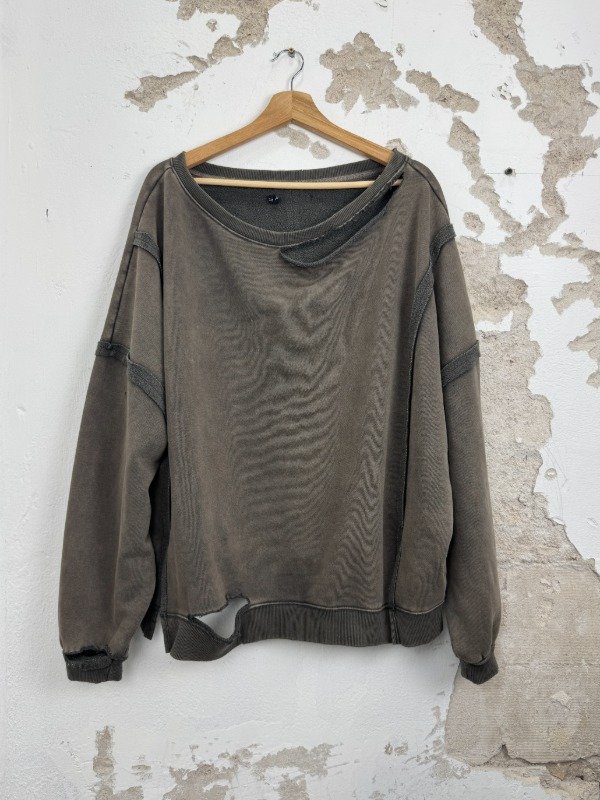 Producto - Buzo Out From Under