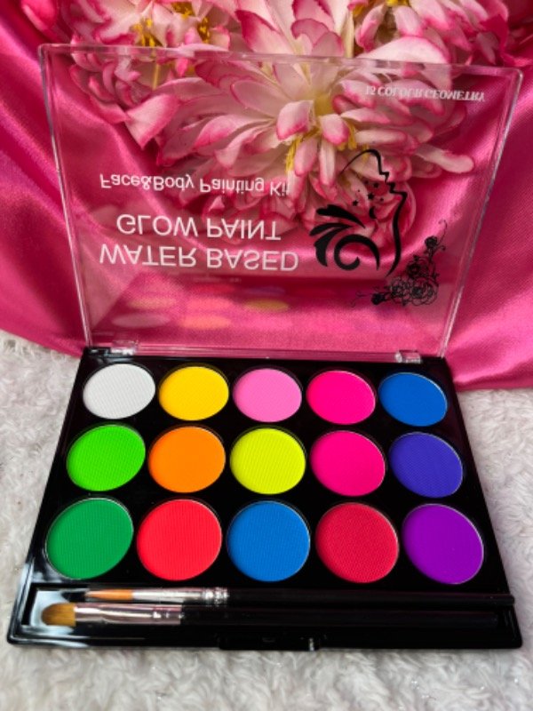 Producto - Poetry shadow glow paint