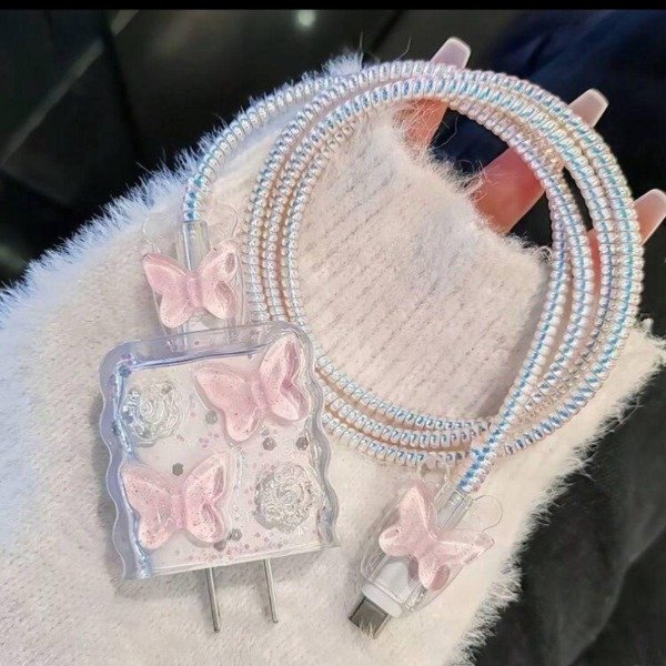 Producto - Protector de Cable + Cargador Mariposa Rosa con Flor blanca