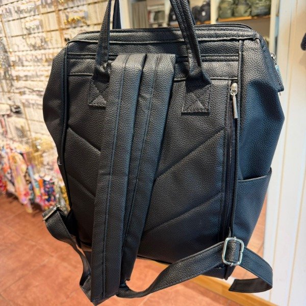 Producto - MOCHILA URBANA PU NENA JUANA. Practica, cómoda y lista para todo. - 1