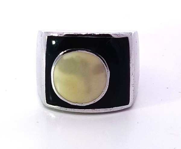 Producto - Anillo Moderno con Esmalte Negro y Blanco