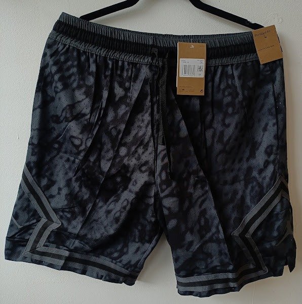 Producto - Bermuda Jordan Diamond Negro/Gris