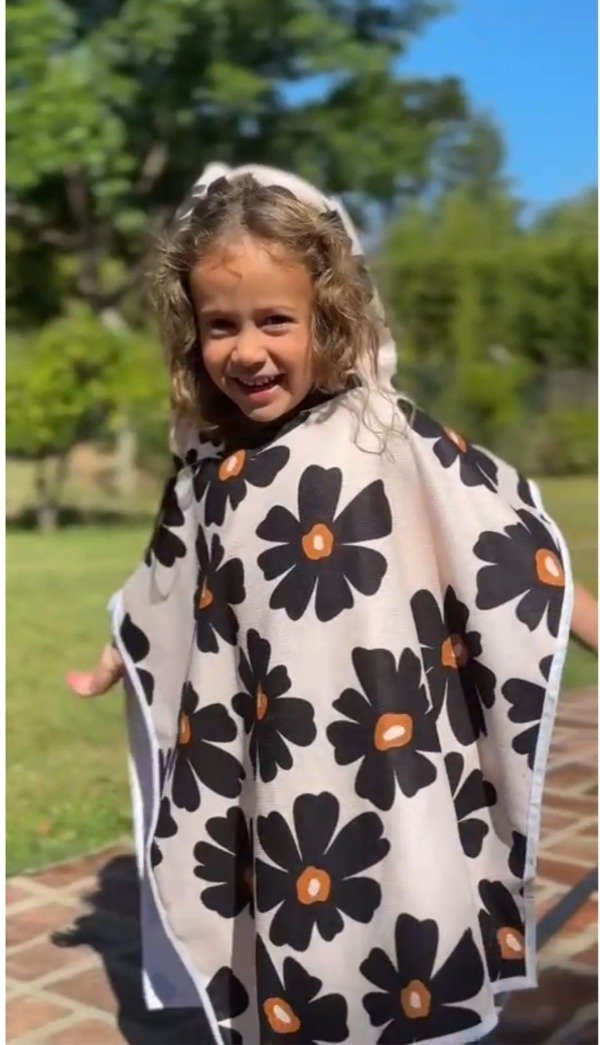 Producto - Poncho Toalla estampado Margarita