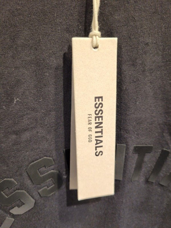 Producto - Remera ESSENTIALS negra Nueva Con etiqueta Talle L - PRECIO: 312X - 6