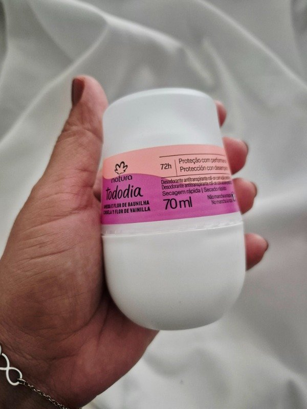 Producto - Desodorante Antitranspirante Roll On Ciruela y Flor de Vainilla
