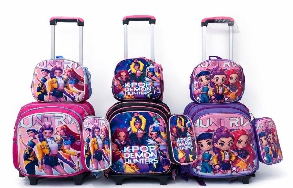 Producto - PREVENTA MOCHILA CON RUEDAS LUNCHERA Y CARTUCHERA TODA CON LUCES DE LAS K POP