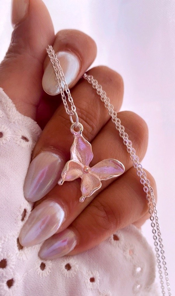 Producto - Collar mariposa nacarada rosa
