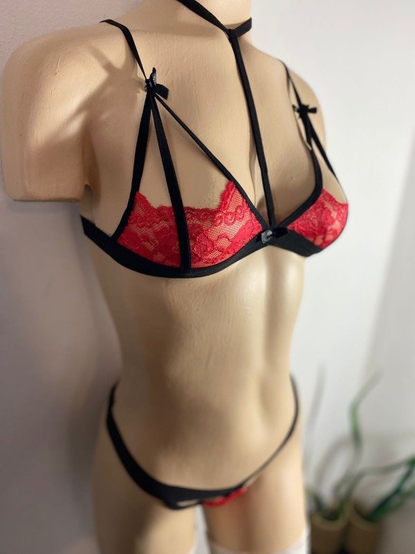 Producto - Conjunto encaje rojo y negro con choker al cuello