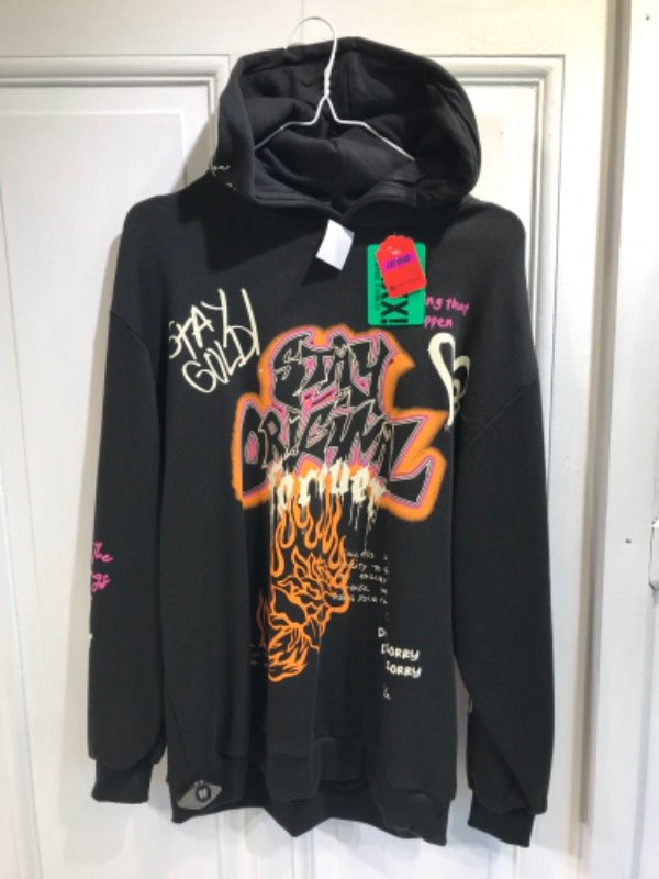 Producto - Buzo BAXX negro graffiti nuevo con etiqueta- Talle 18 años -PRECIO:32x