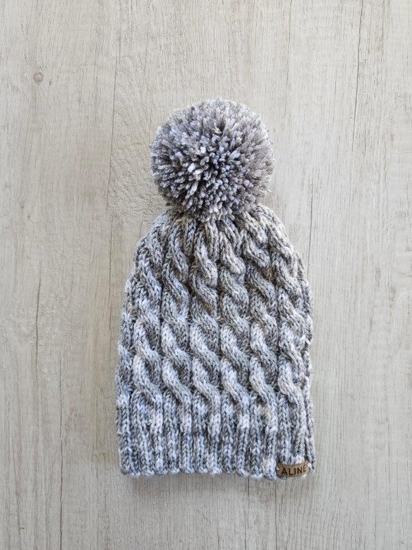 Producto - Gorra de lana gris con blanco