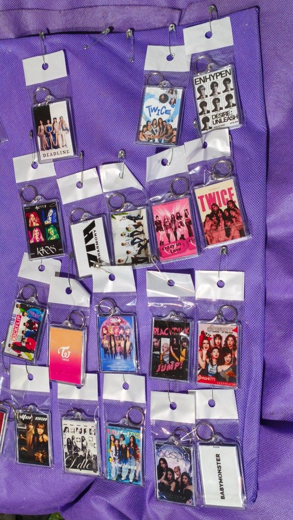 Producto - 1 LLAVERO KPOP ACRÍLICO DOBLE FAZ A ELECCIÓN