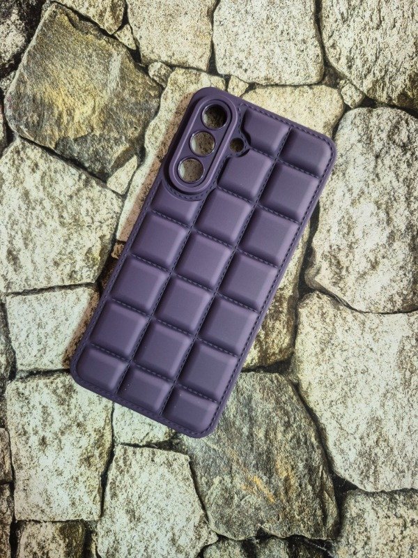 Producto - Funda puffer chocolate Samsung A56 violeta oscuro