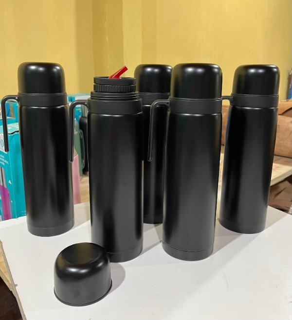 Producto - Termo 1LT media manija Negro x10 unidades