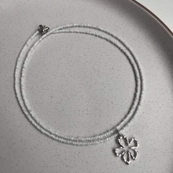 Producto - Choker Spyral Flor hawaiana  - Blanco