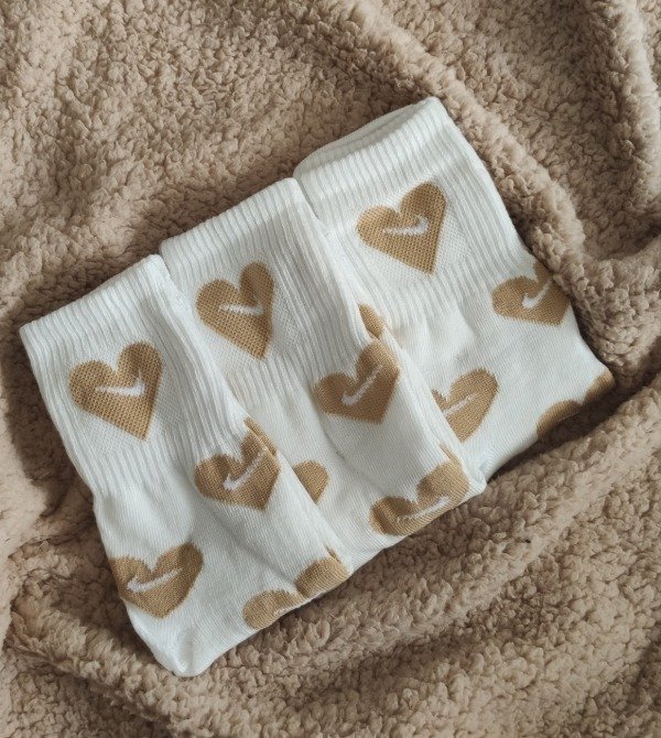Producto - TENIS NIKE CORAZONES DORADOS