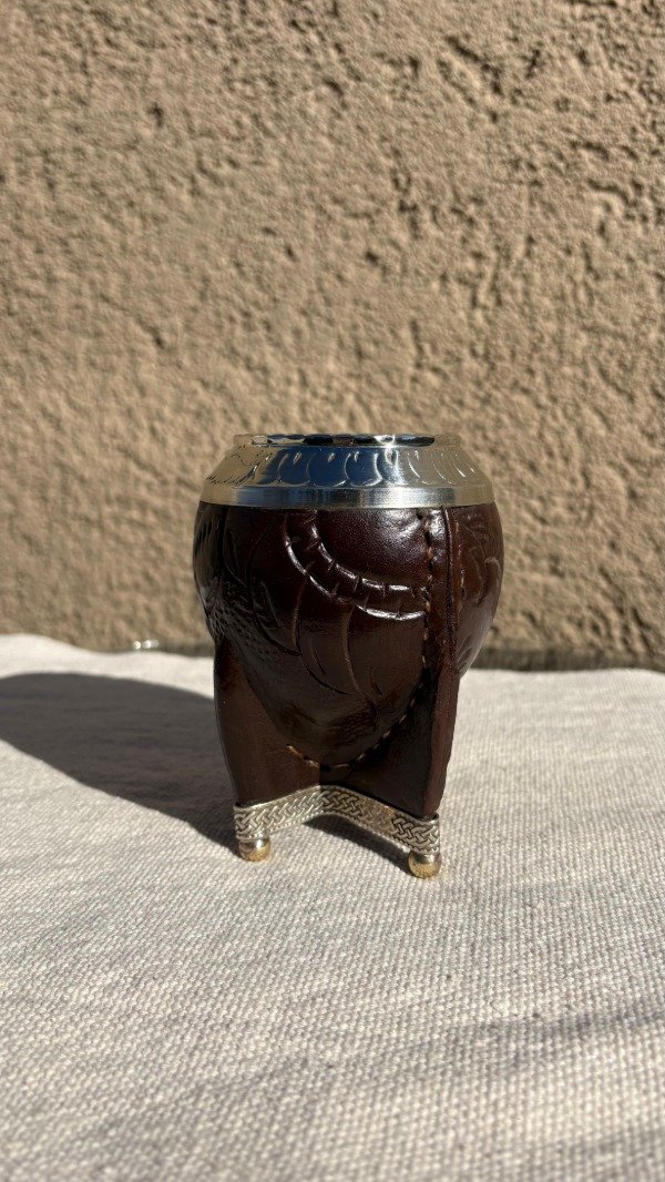Producto - Mate torpedo repujado con virola y base de alpaca - 4