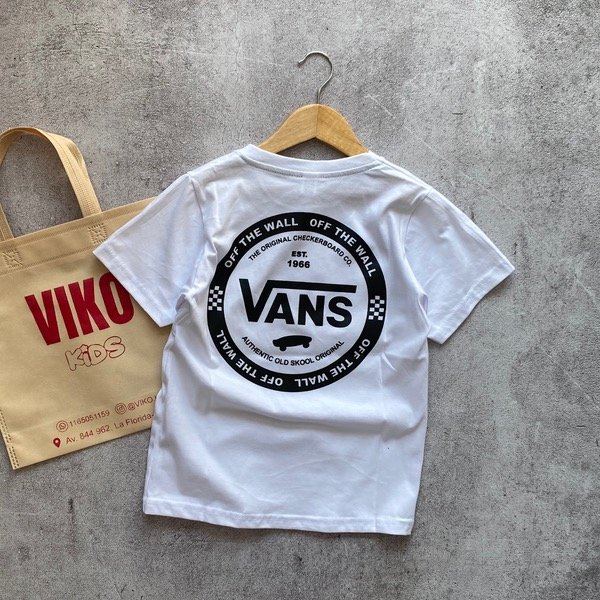 Producto - Remera VANS clásica