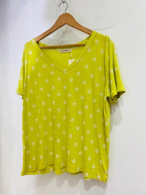 Producto - remera amarilla estampada - 1