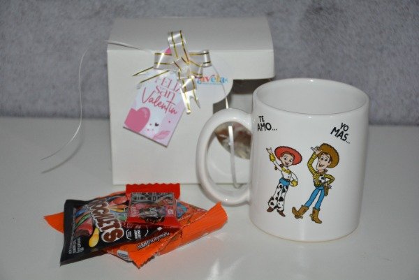 Producto - Box Taza con Golosinas - JESSIE Y WOODY