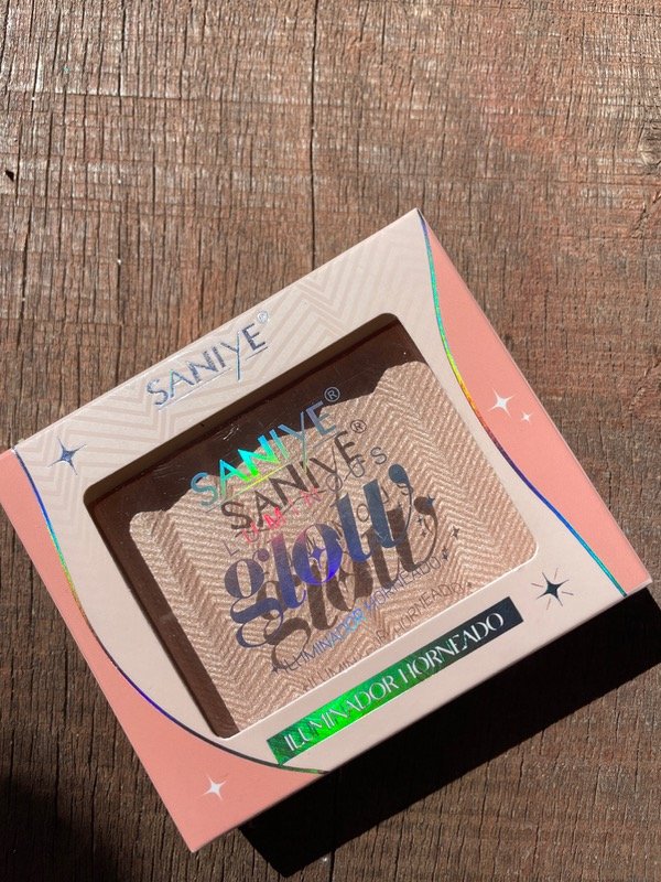 Producto - Paleta de iluminador Saniye horneado en polvo Glow