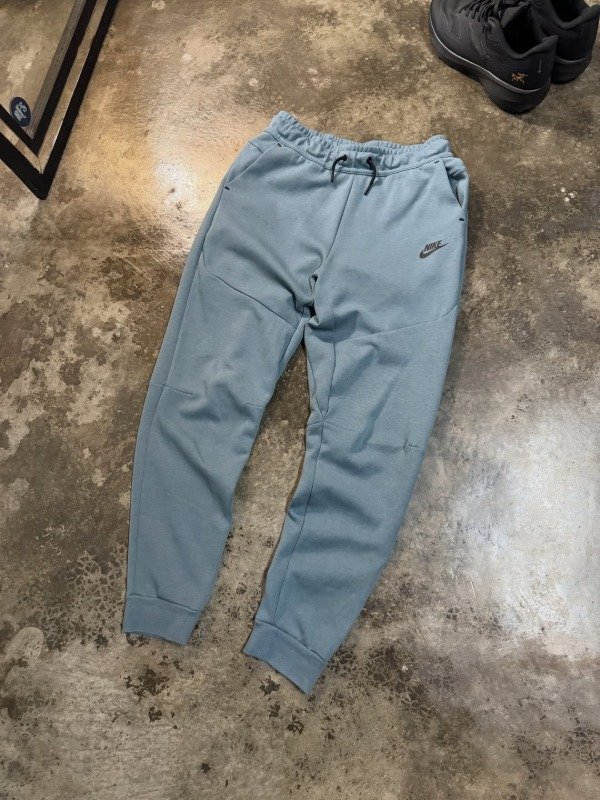 Producto - Tech Nike Rare (S)