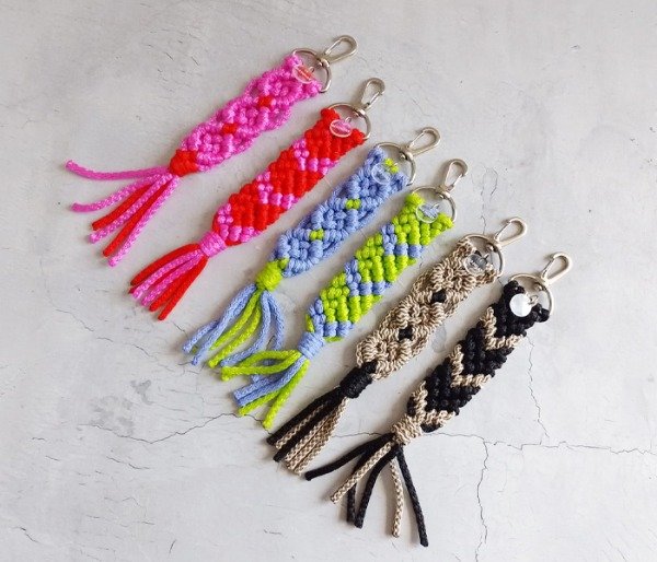 Producto - LLAVERO TEJIDO