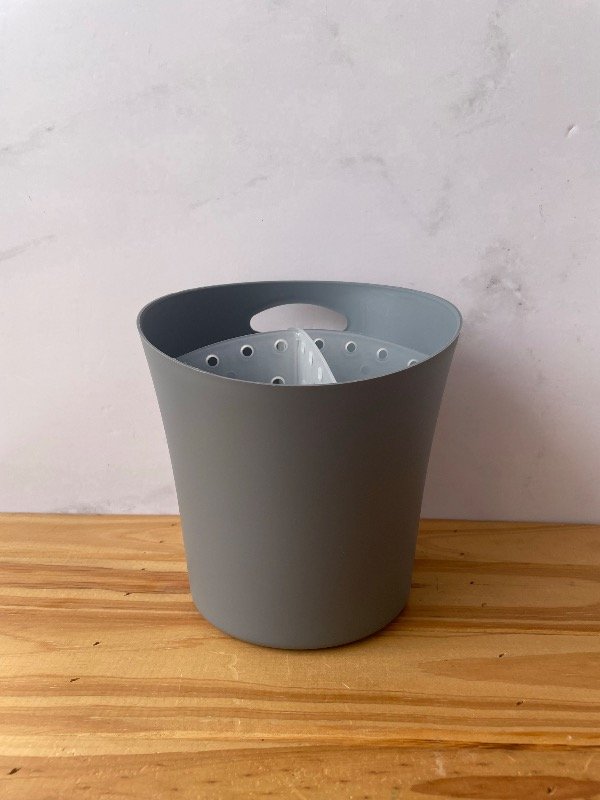 Producto - Escurridor Gris oscuro