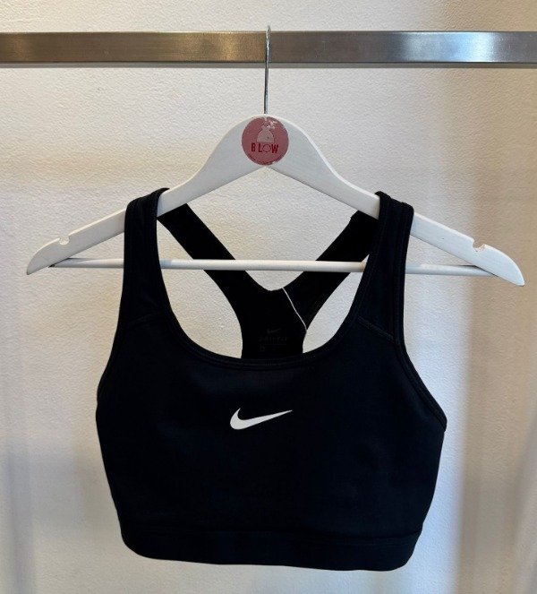 Producto - Top deportivo negro NIKE (M)