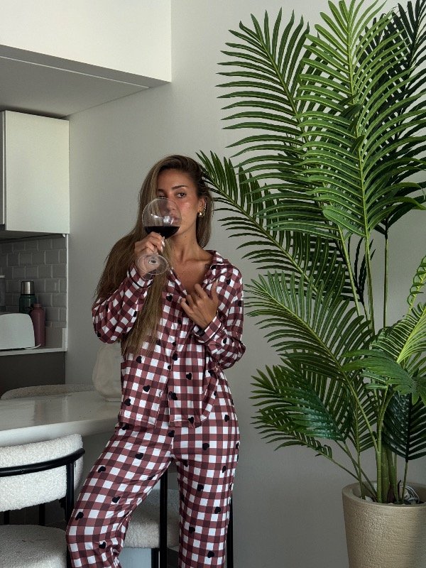 Producto - PIJAMA CAMISERO ESTAMPADO CUADRILLE CHOCO Y CORAZONES / PRE-SAVE