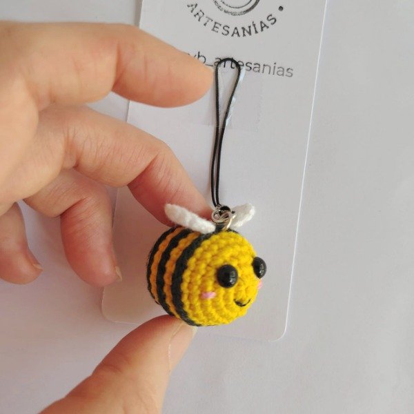 Producto - Colgante para celular abejita tejido amigurumi