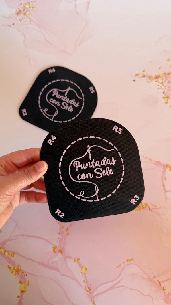 Producto - Regla de curvas negra con letras rosa